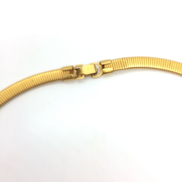 VINTAGE OMEGA COLLAR NECKLACE 80S 90S BRUSHED GOLD TONE CLEOPATRA - Picture 11 of 12